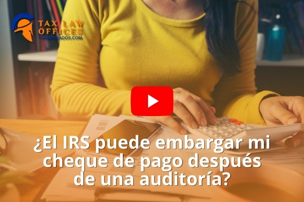 ¿El IRS puede embargar mi cheque de pago después de una auditoría?