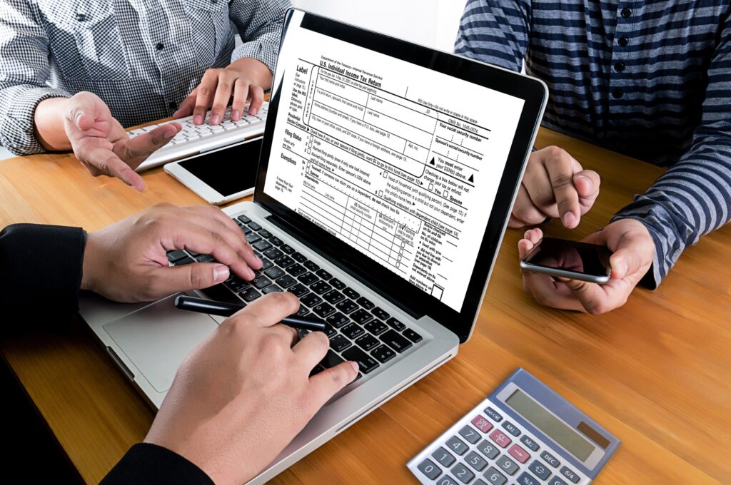 trabajando en la declaracion de impuestos